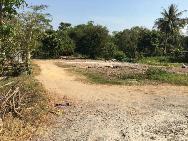 ที่เปล่าติดถนนสายหลัง ด้านหลังติดคลอง17