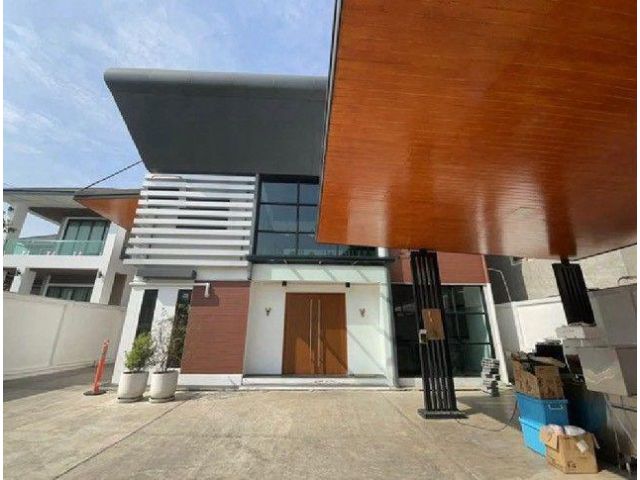 ให้เช่าโฮมออฟฟิศ 3 ชั้น ที่ดิน: 174 ตารางวา มีโกดังเก็บสินค้า สไตล์ Modern Loft ทำเลบางแค ซอยบางแค 7 ใกล้ เดอะมอลล์ บางแ