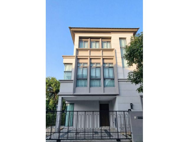 N184 ขายทาวน์โฮมบ้านหรู 3 ชั้น แบบ Duplex เดอะ ซอนเน่ ศรีนครินทร์ บางนา บ้านหลังมุมติดสวนส่วนกลาง Clubhouse THE SONNE S