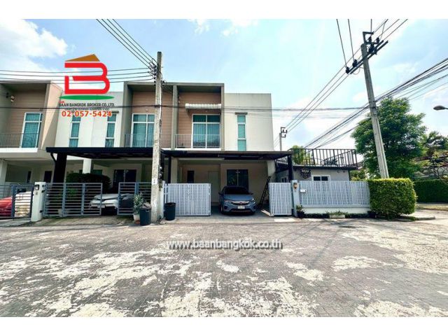 ทาวน์โฮม หมู่บ้าน แฮปปี้วิลล์ ดอนเมือง เนื้อที่ 33.7 ตรว. (ใกล้สนามบินดอนเมือง) ถนนวิภาวดี-รังสิต แขวงสีกัน เขตดอนเมือง