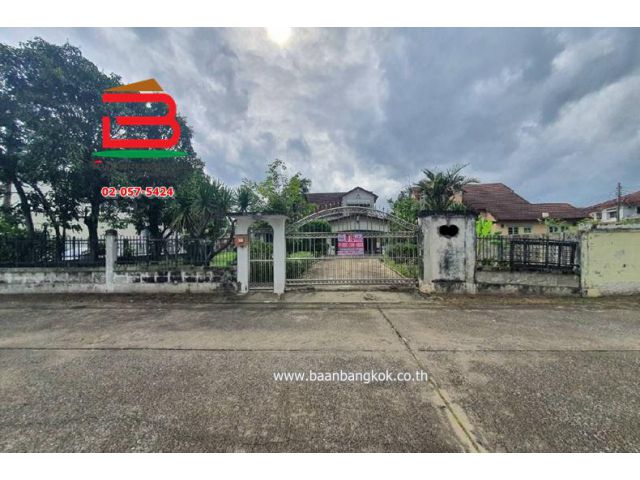 ที่ดินพร้อมบ้าน เนื้อที่ 202.7 ตร.ว. หมู่บ้านชลลดา รามอินทรา (กาญจนาภิเษก ซ.7) ถนนรามอินทรา แขวงท่าแร้ง เขตบางเขน