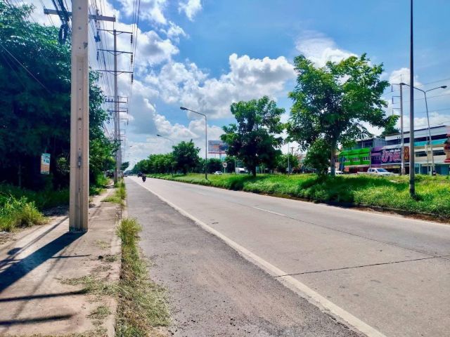 ขายที่ดินสีคิ้วเนื้อที่ 51 ไร่ ติดถนนมิตรภาพ  ใกล้โรงพยาบาลสีคิ้ว  นครราชสีมา