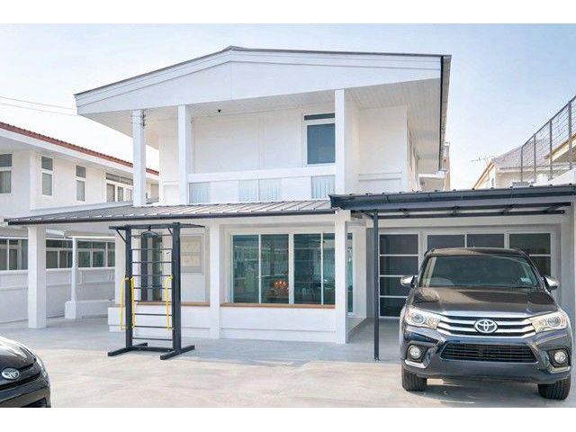 ทางด่วนพระราม9 บ้านเดี่ยว 2 ชั้น 3-4นอน 2 น้ำ 65ตร.ว. 252 ตร.ม.เดอะไนน์ พระราม 9 ตลาดเสรีมาร์เก็ต 595ม. รพ.วิภาราม 950 ม