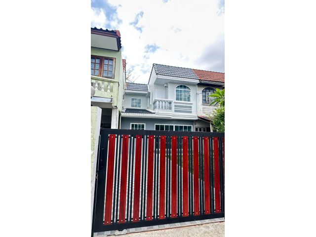 ขายทาวน์เฮาส์ 2 ชั้น หมู่บ้านบัวทอง  จ.นนทบุรี