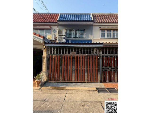 เช่า บ้าน หมู่บ้าน แกรนด์วิลเลจ ลาดพร้าว 80/3 ซอย 10  ใกล้ รถไฟฟ้าสายสีเหลือง