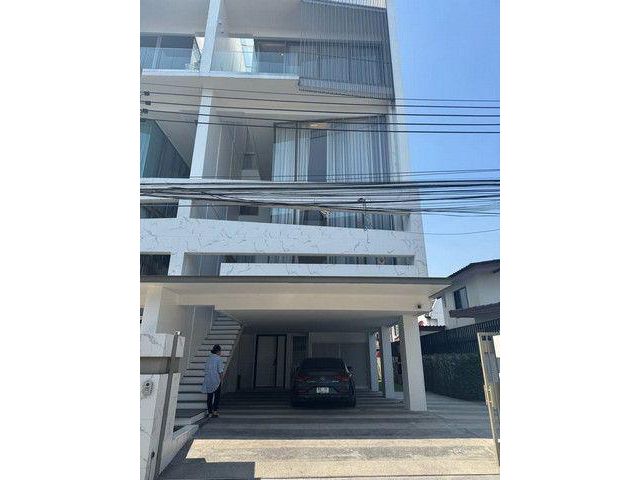 โฮมออฟฟิศ 4 ชั้นลาดพร้าว35 LUXE 35 มีลิฟท์ มีพิ้นที่สวนข้างบ้าน 400 ตารางเมตร