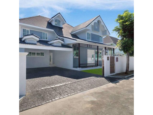 หมู่บ้านบริติชพาร์ค ทวีวัฒนา บ้านเดี่ยว 2 ชั้น ขนาดใหญ่ มีพื้นที่ถึง 110 ตารางวา ตกแต่งแต่งสไตล์อังกฤษ อยู่ถนนเมนโครง