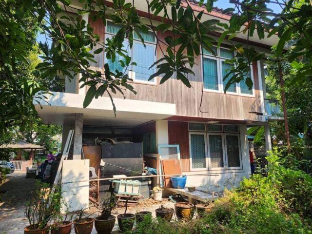 ขายที่ดินขาย 150000 บาทต่อตารางวา ถนนอุดมสุข 26 เขตประเวศ ขนาด 1-2-82 ไร่ (682 วา)
