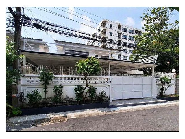 ให้เช่าบ้านเดี่ยว 2ชั้นห้วยขวาง-ประชาราษฏร์บำเพ็ญใกล้MRT ห้วยขวาง 3 ห้องนอน3 ห้องน้ำ3 แอร์4 -5 ที่จอดรถในบ้าน เฟอร์นิเจ
