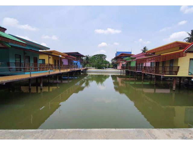 ขายกิจการรีสอร์ท ฟ้าสางที่บางครก โฮมสเตย์&รีสอร์ท บนที่ดิน 5 ไร่ ติดแม่น้ำเพชรบุรี