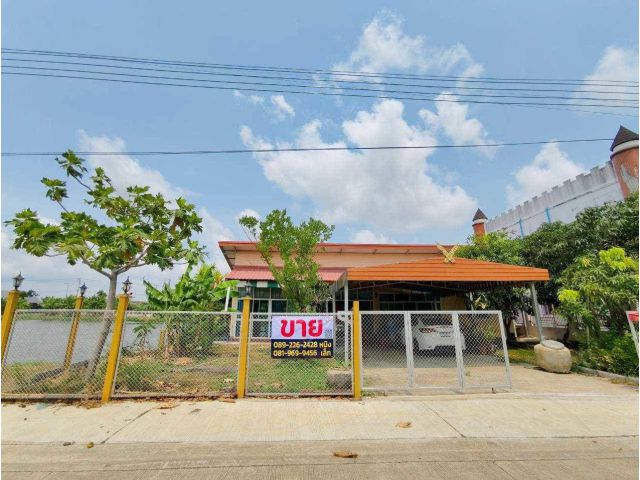 ขายบ้านเดี่ยวชั้นเดียว ริมน้ำ บรรยากาศรีสอร์ท ถนนศรีวารี ใกล้สนามบินสุวรรณภูมิ