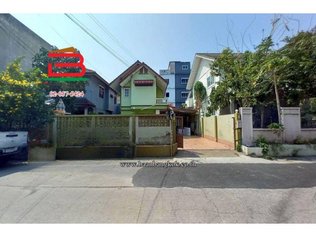 บ้านเดี่ยว 2 ชั้น ซอยพระยาสุเรนทร์ 13 (รามอินทรา 109) เนื้อที่ 63 ตรว. ถนนพระยาสุเรนทร์ แขวงบางชัน เขตคลองสามวา