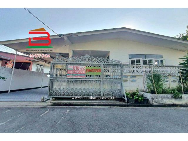 บ้านเดี่ยว หมู่บ้านแสงอรุณ (รามอินทรา 68) ใกล้แฟชั่นไอส์แลนด์ เนื้อที่ 42 ตรว. แขวงคันนายาว เขตคันนายาว