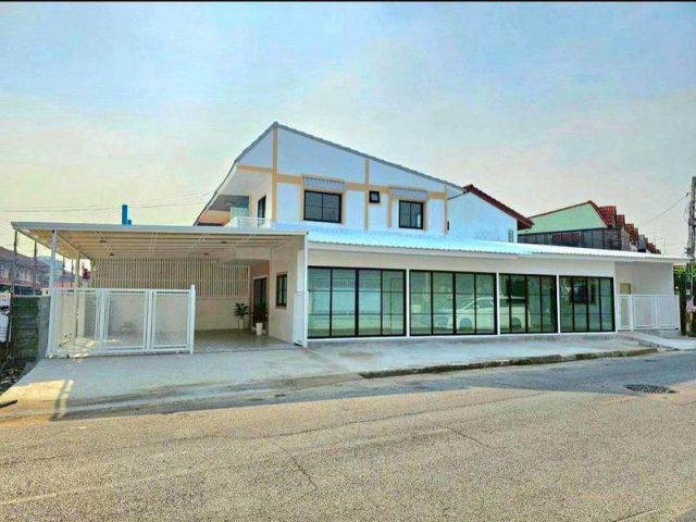 หมู่บ้านบัวทอง2  ติดรถไฟฟ้าสายสีม่วง สถานีคลองบางไผ่  ทาวน์3390000เฮาส์ 2 ชั้น