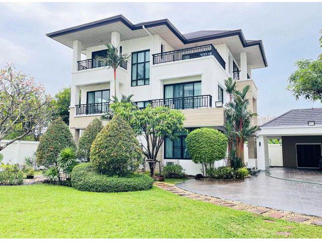 ให้เช่าบ้านเดี่ยว3ชั้นหลังใหญ่ซ.รัชดา32 มี4ห้องนอน4ห้องน้ำ พื้นที่450 ตรม.ที่จอดรถ 5-6 คัน