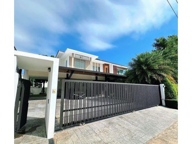 U1426 ให้เช่าบ้านเดี่ยว 2 ชั้น บ้านหลังมุม พร้อมสระว่ายน้ำในบ้านหมู่บ้าน : เพอร์เฟค มาสเตอร์พีซ สุขุมวิท 77 โครงการ Per
