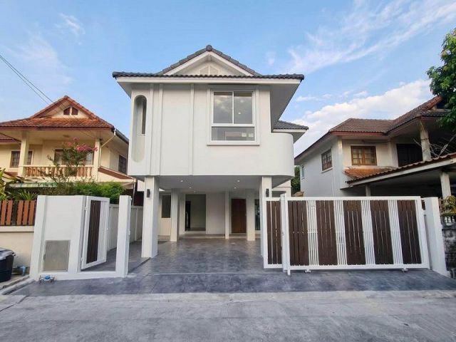 ขายบ้านเดี่ยวรีโนเวทใหม่ทั้งหลัง ถนนหน้าบ้านกว้าง 2 เลน โครงการดอนเมืองวิลล่า 2 ดอนเมือง-สายไหม กทม.