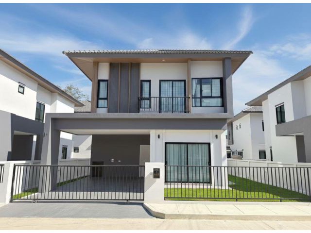 บ้านเดี่ยวสองชั้นในโครงการ ไอลิน สันทราย 4