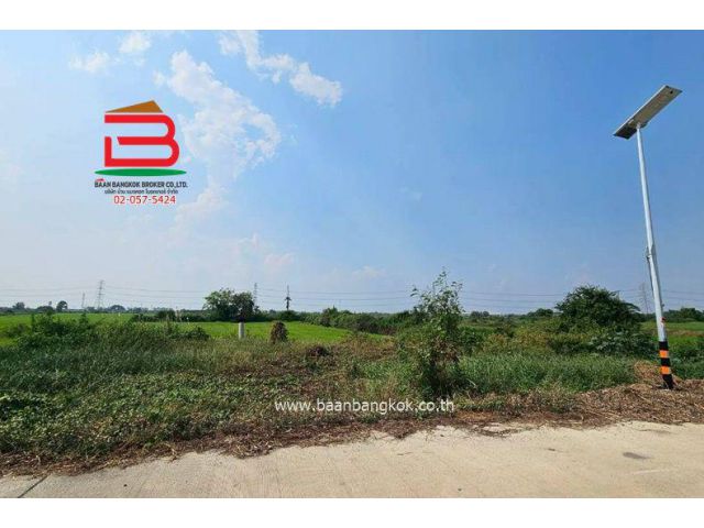 ที่ดินเปล่า คลองท่าสาร หมู่บ้านลาดบัว ถนนชลประทาน เนื้อที่ 4 ไร่ 2 งาน 11 ตรว. ตำบลบางเลน อำเภอบางเลน จังหวัดนครปฐม