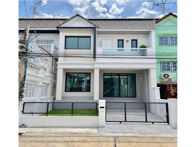 บางจาก 800 ม.รร.นานาชาติ เปิดซิง! ใกล้BTS อุดมสุข บางจาก ทาวน์โฮมหรู 2-4นอน 2 ชั้น 28 ตร.ว. 2 น้ำ ประวิทย์และเพื่อน 220