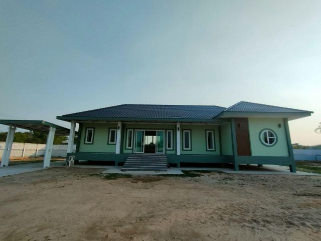 บ้านพร้อมอยู่ ใกล้ไทวัสดุสกลนคร 2งาน51ตรว