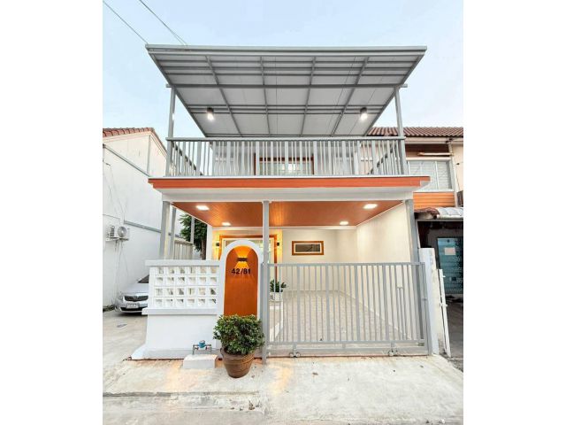 พฤกษา45 ถนนวัดลาดปลาดุก ทาวน์เฮ้าส์ 2 ชั้น แปลงมุมกลับรถ ตกแต่งใหม่พร้อมอยู่ ต้นสายรถเมล์ไปตลาดบางใหญ่ อ. บางใหญ่ จ.นนทบ