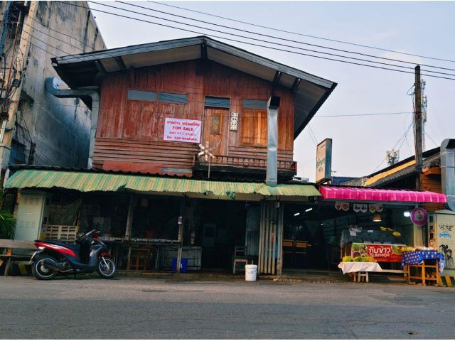  ขายบ้านพร้อมที่ดินในคูเมืองประตูสวนดอก
