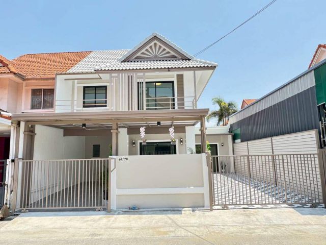 หมู่บ้านพฤกษา 33  ซอยวัดลาดปลาดุก บ้านแฝด 2 ชั้น ตกแต่งใหม่พร้อมอยู่ มีรถประจำทางเข้าในหมู่บ้าน ทำเลดี