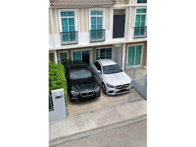 บ้านสไตล์มินิมอล โลตัส บางนา 500 ม. ใกล้เมกาบางนา 1.5 กม..ทาวน์โฮม 2 นอน 3 น้ำ อังกฤษ 22 ตร.ว.