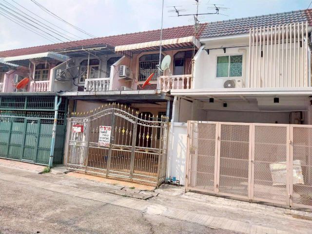 ขายทาวน์เฮ้าส์ 2 ชั้น 17 ตรว. ม.โสสุนคร ซ.ชินเขต ซ.งามวงศ์วาน47 เขตหลักสี่ ทำเลดี ใกล้เดอะมอลล์งามวงศ์วาน ม.ธุรกิจบัณฑิต