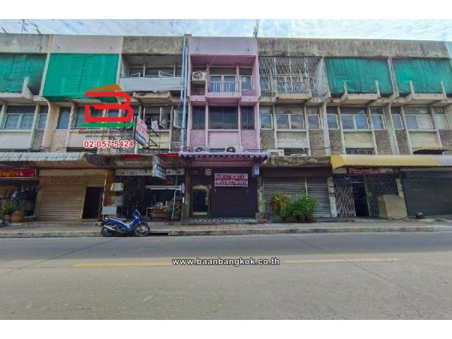 ขาย/เช่า อาคารพาณิชย์ 3.5 ชั้น เนื้อที่ 16 ตร.ว. ซอยเสนานิคม 1 (แยกลาดพร้าววังหิน) ถนนพหลโยธิน แขวงลาดพร้าว เขตลาดพร้าว