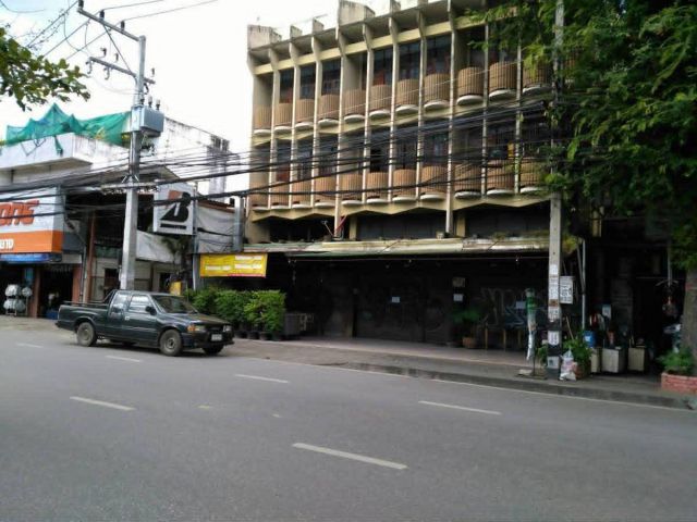 ขายที่ดินพร้อมสิ่งปลูกสร้าง ถนนมณีนพรัตน์ ต.ศรีภูมิ