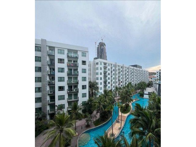 Vายคอนโด Arcadia Beach Resort พัทยา คอนโด สไตล์รีสอร์ท มีสระว่ายน้ำล้อมรอบ