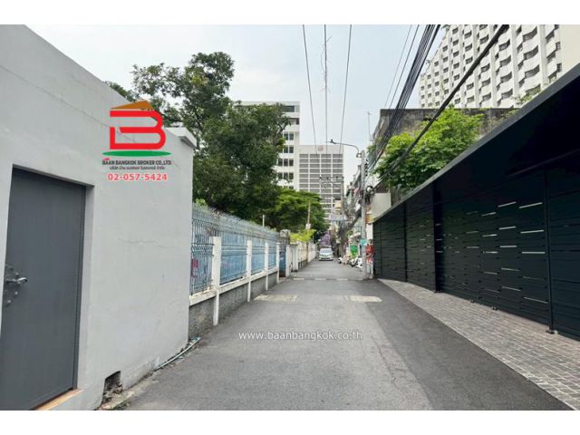 ที่ดิน ซอยสีลม 11 เนื้อที่ 230 ตรว. ใกล้มูลนิธิตระกูลหว่อง ถนนสีลม แขวงสาทร เขตบางรัก กรุงเทพมหานคร