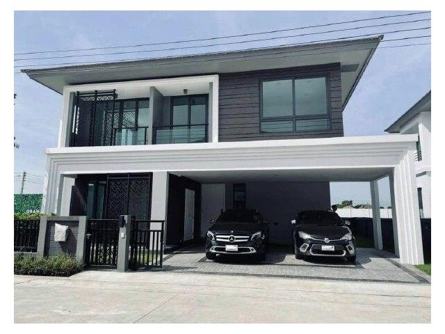ให้เช่าทาวน์โฮมหมู่บ้าน แกรนด์ บริทาเนีย บางนา กม.12 ขนาด 4 ห้องนอน 5 ห้องน้ำ เข้าออกทั้งถนนบางนา-ตราด