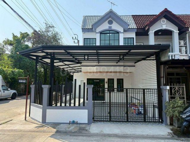 ขายทาวน์เฮ้าส์ 2 ชั้น อรุณธรสุขาภิบาล 5 หลังมุม ขนาด 25 ตรว 3นอน 2น้ำ ตกแต่งสวย ทำเลดี