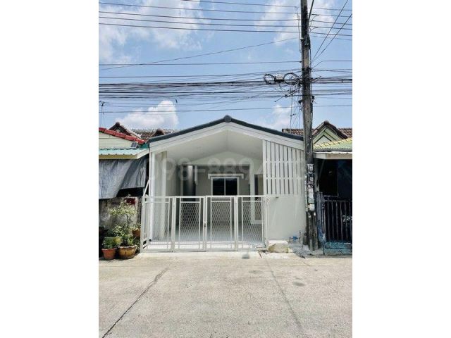ขายบ้านแฝด ชั้นเดียว รีโนเวทใหม่ มบ.วัฒนาร่มไทร หนองจอก สังฆสันติสุข เนื้อที่ 20 ตรว 2ห้องนอน 1ห้องน้ำ