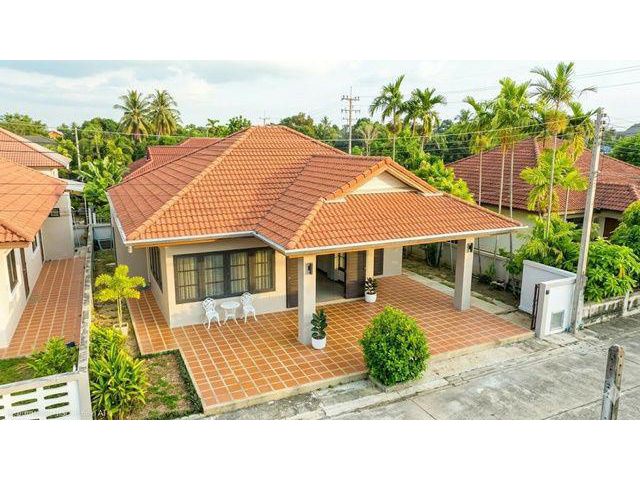 รร.สิทธิ์สุนทรบำรุง 1.2 กม. ป่าคลอก ถลาง ภูเก็ต 7-11หน้าหมู่บ้าน บ้านเดี่ยวชั้นเดียว 2 นอน 2 น้ำ ใกล้ตลาดสดป่าคลอก 700 ม