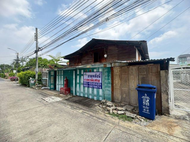 ให้เช่าที่ดินซอยอุดมสุข 28 พร้อมบ้านไม้ **ใกล้ BTS อุดมสุข เดินทางสะดวกสุดๆ** (N.2064)