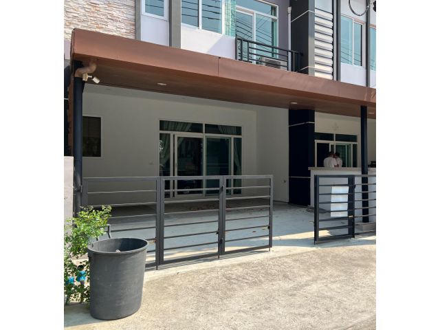 ให้เช่าทาวน์เฮ้าส์ 2 ชั้น โครงการ Gusto Town Home รามคำแหง พื้นที่ใช้สอย 132 ตรม. 3 ห้องนอน, 3 ห้องน้ำ, กัสโต้ ทาวน์โฮม