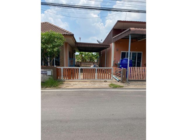 ขายบ้านพร้อมห้องเช่าในหมู่บ้านเพชรพลอย ติดโรงพยาบาลเจ้าพระยาอภัยภูเบศ