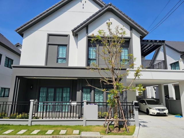 U1434 ให้เช่าบ้านเดี่ยว2ชั้น บ้านเดี่ยวหรูสไตล์โมเดิร์น Centro Bangna เฟส 2 ทำเลติด Mega บางนา บ้านพร้อมเฟอร์ครบ ทำเลดีเ