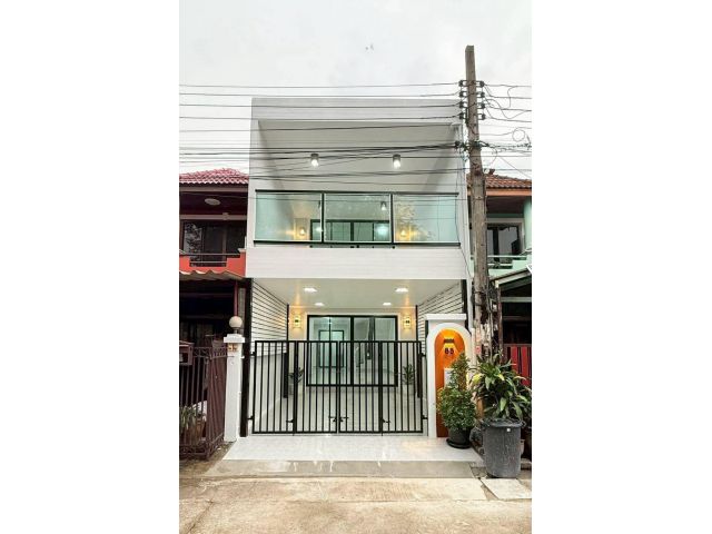 หมู่บ้านดุลิยานนท์ ️️ทำเลดี ใจกลางเมืองนนทบุรี //หน้าบ้านตรงข้ามสวนสาธารณะ โครงการอยู่หลังกองสลากสนามบินน้ำ