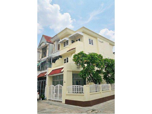 รหัสC7139 ให้เช่าทาวน์โฮม 3ชั้น ย่านลาดพร้าวโชคชัย 4 บ้านหลังมุม เหมาะทำโฮมออฟฟิศและพักอาศัย