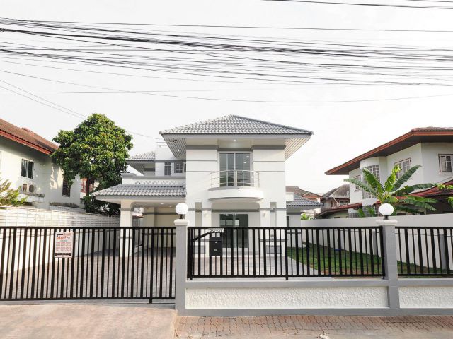 ขายราคาพิเศษ บ้านเดี่ยว 2 ชั้น ขนาด 80.3 ตรว. 3 ห้องนอน 3 ห้องน้ำ ม.อู่ทองเพลส2 บ้านหลังใหญ่ ถนนเมน ฟังชั่นดีเยี่ยม