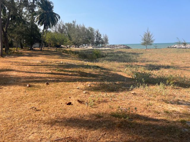 ที่ดินสวยติดทะเล
