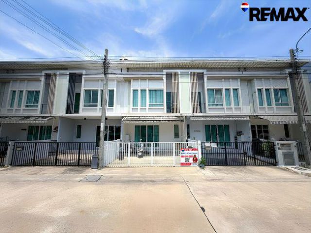 โครงการพลีโน่ วงแหวน-รามอินทรา ใกล้สำนักงานเขตคลองสามวา หน้าบ้านไม่ชนกับใคร ติดถนนเลียบคลองสอง