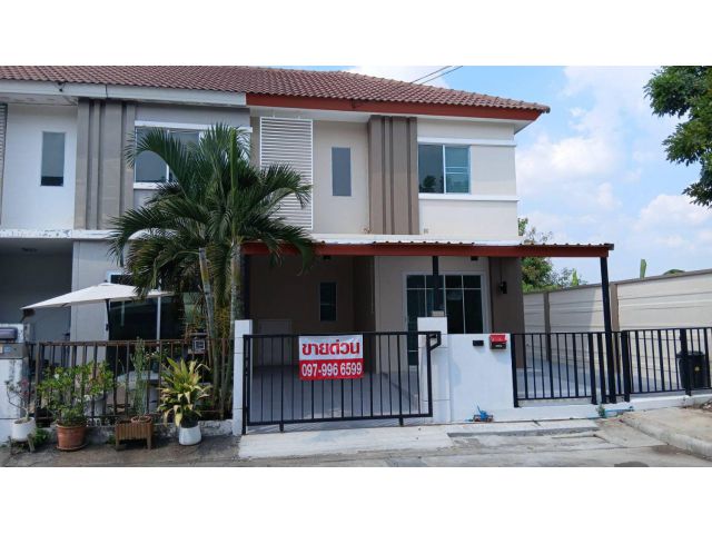 ขาย ทาวน์เฮ้าส์ 2 ชั้น 25 ตร.ว หลังมุม ม.พฤกษา 54/2 คลองถนน บางใหญ่ รีโนเวทใหม่ ราคาพิศษ