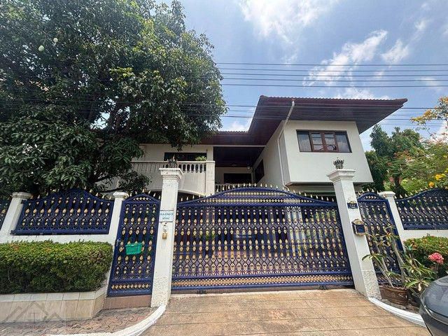 ขายบ้านเดี่ยว 2 ชั้น ใจกลางสุขุมวิท 67 ตรว. หมู่บ้านผกามาศ สุขุมวิท 71 ปรีดี 14 หรือเข้าทางพัฒนาการ 20 ได้ เฟอร์นิเจอร์ไ