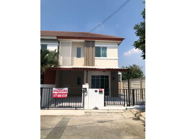 ขาย ทาวน์เฮ้าส์ 2 ชั้น 25 ตร.ว หลังมุม ม.พฤกษา 54/2 คลองถนน บางใหญ่ รีโนเวทใหม่ ราคาพิศษ